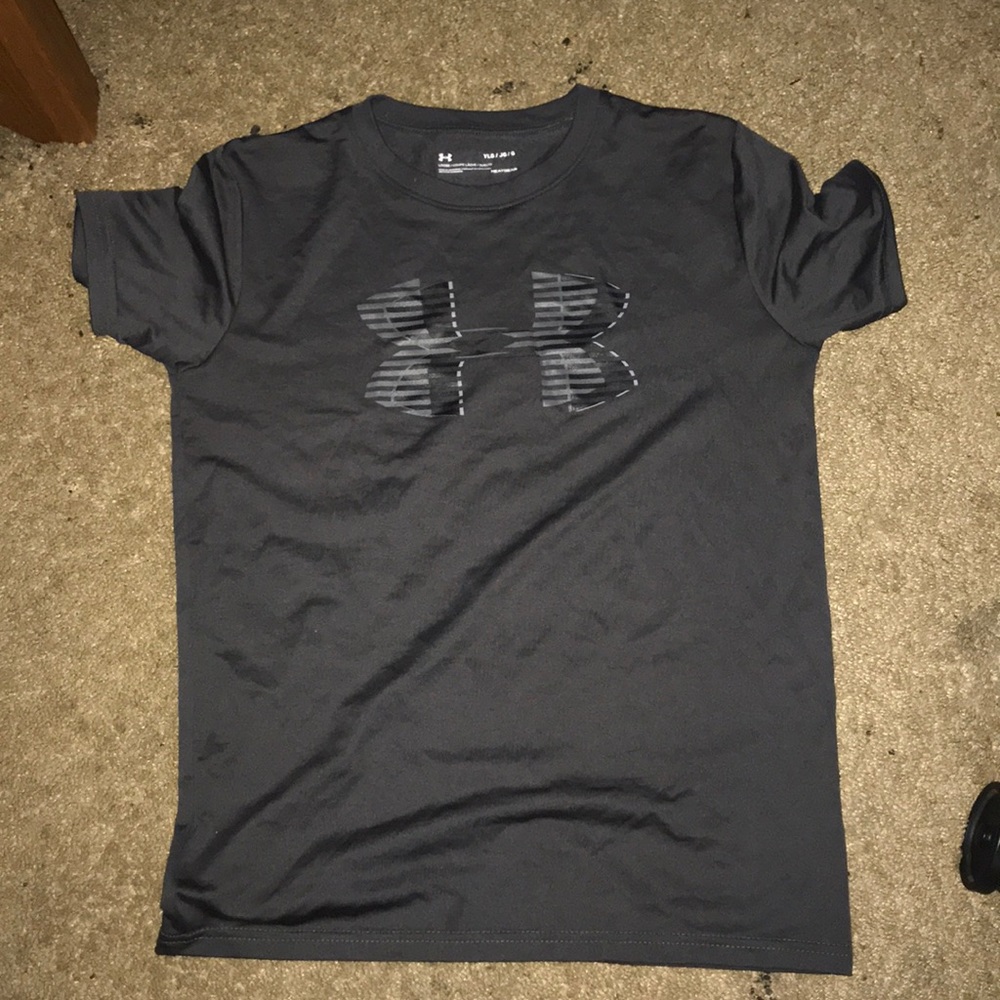 Under armour shirt (gray)